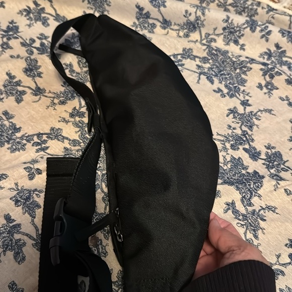 Nike Black and Gold Waist Bag - Picture 5 of 6